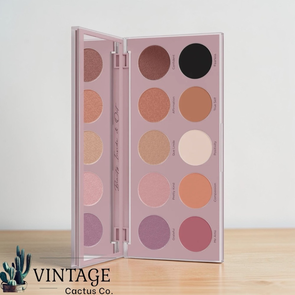 New! Dominique ~ The Essential Eyeshadow Palette